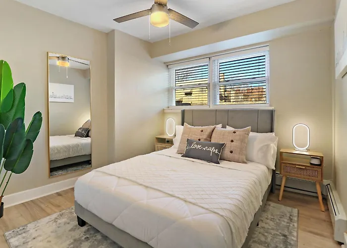 2br Midway Getaway! L 20 Min To Downtown Chicago