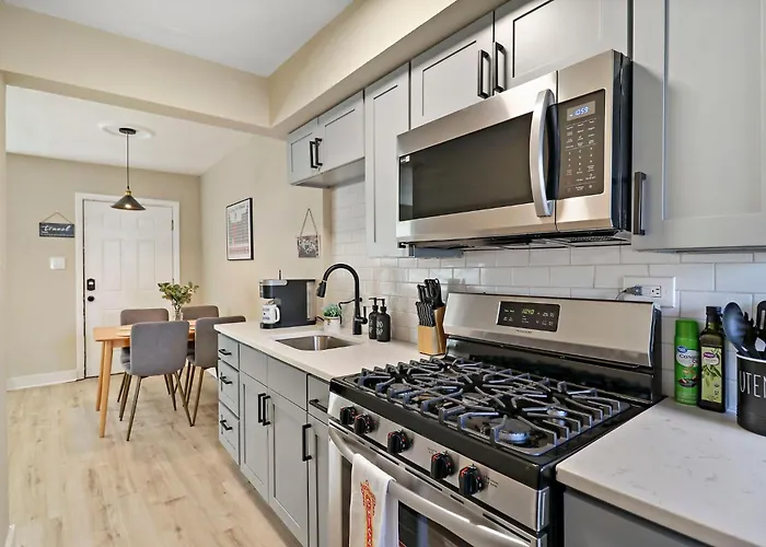 2br Midway Getaway! L 20 Min To Downtown Chicago *